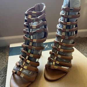 Stylish Brown Gladiator Sandals with Gold Accents